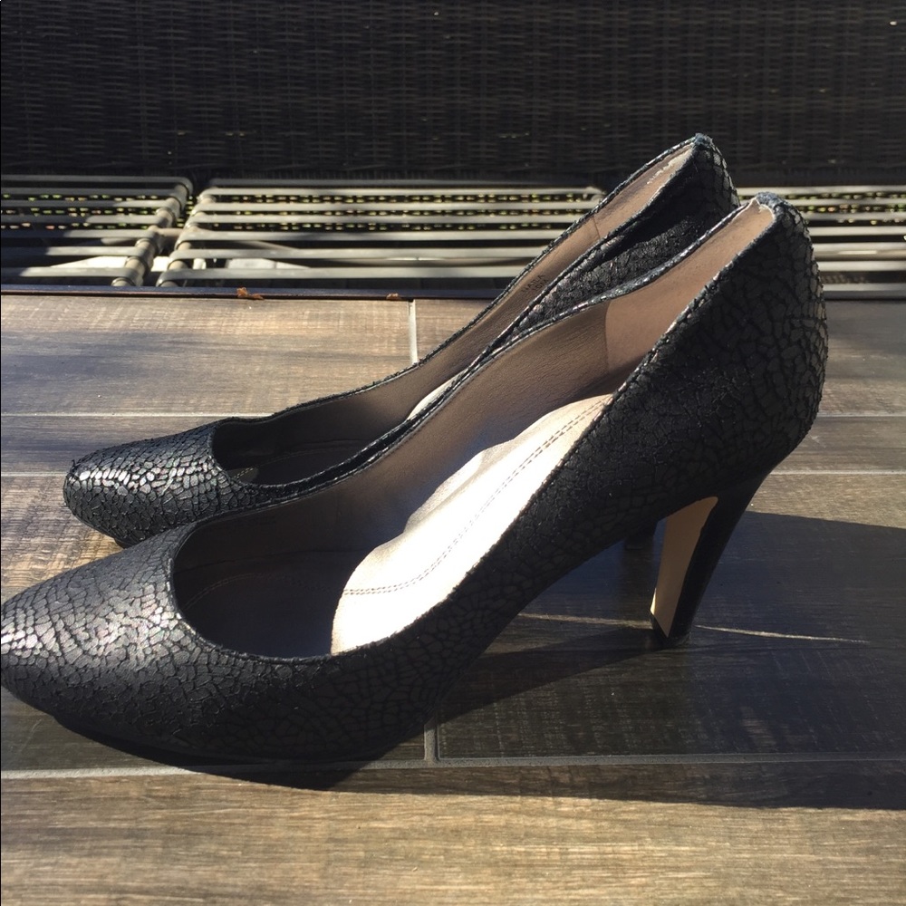 Black Crackle Print Tahari Heels